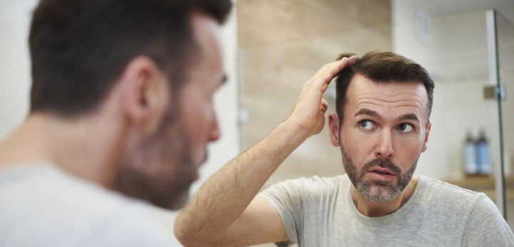 ¿No sabes cómo disimular las entradas? Estos son los 7 cortes de pelo perfectos para ti - BOXSR - rutinas de cosmética masculina natural, cuidado personal para hombres